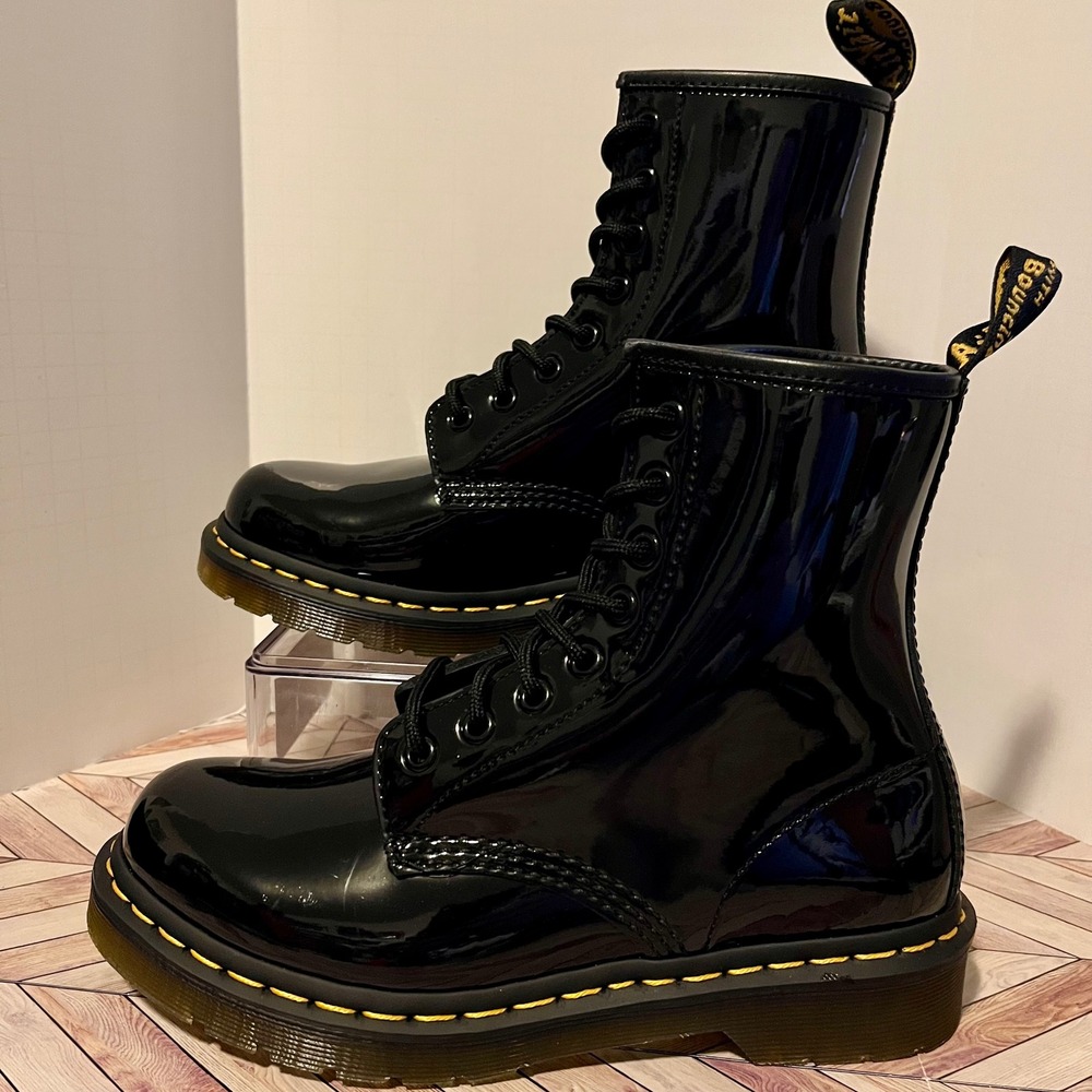 Dr Martens 1460 Womens 7 Patent Lamper Leather‎ Lace Up Boots Black 8-Eye Combat